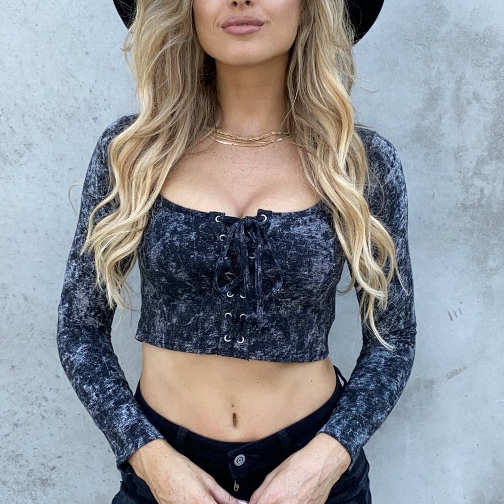 Honey Punch Black Tie Dye Long Sleeve Cropped Tee Sz M